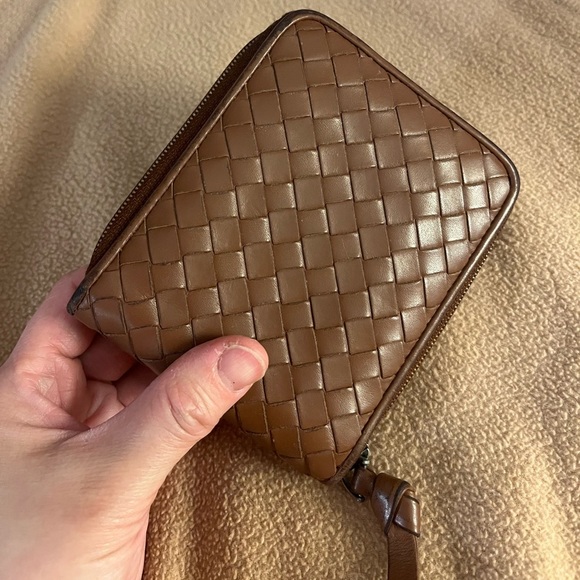 SOLD - Bottega Veneta Intreciatto  lambskin leather zip around bifold wallet - Picture 2 of 15